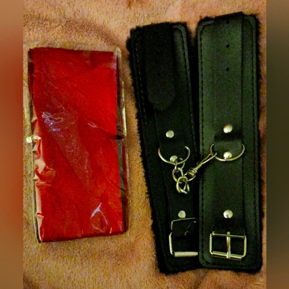 Cuff and blindfold set